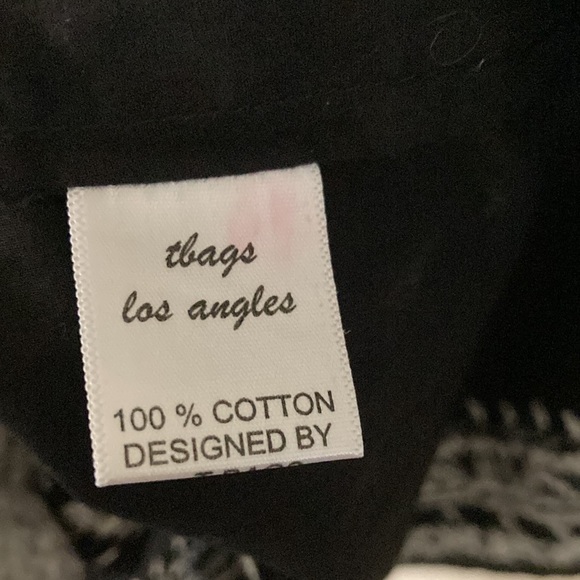 TBags Los Angeles Top Embroidered Black/WhiteSwim Cover - Picture 7 of 8